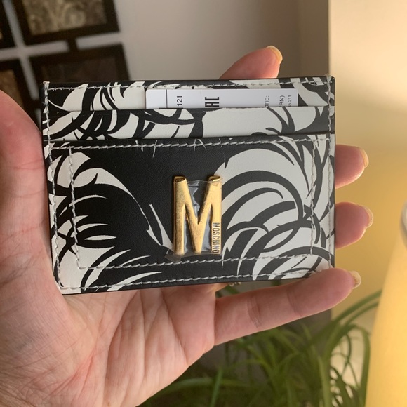 Authentic MOSCHINO Leather Logo card case - Picture 5 of 10